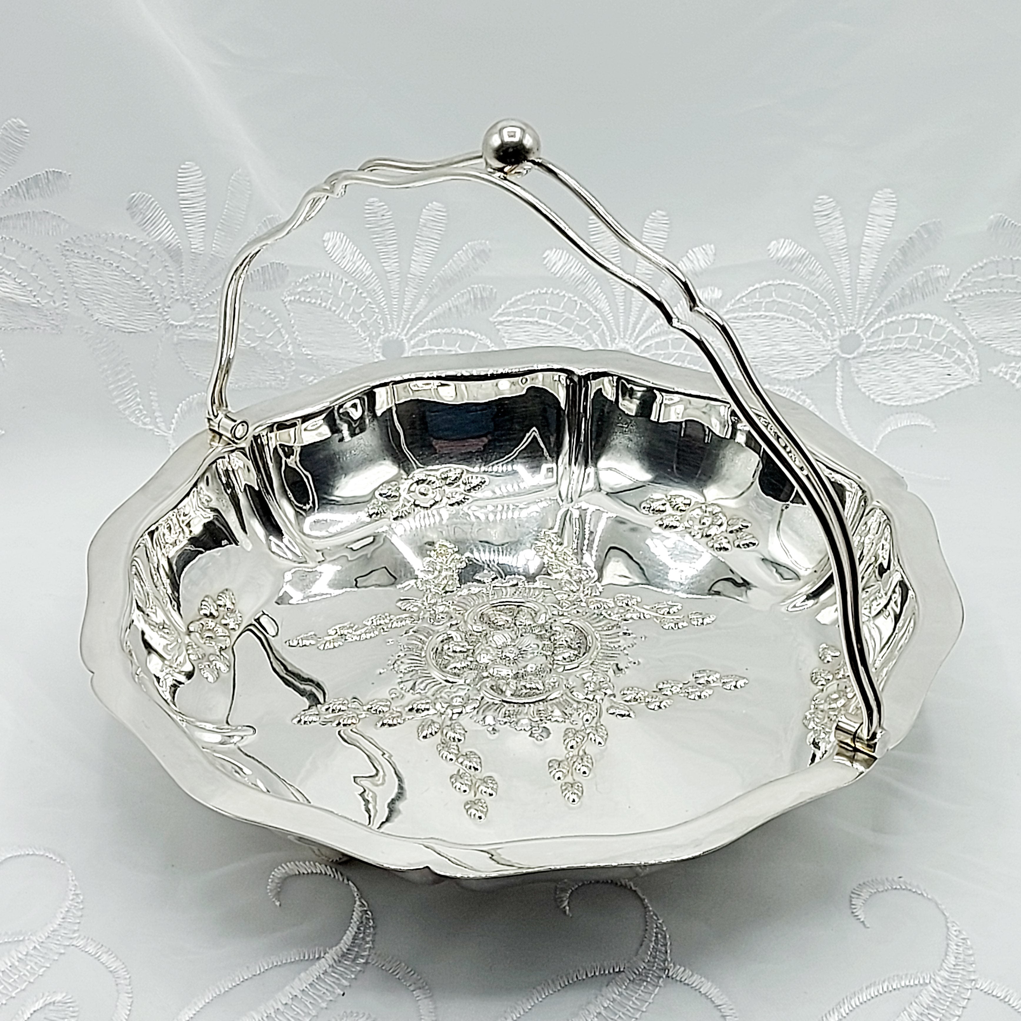 Beautiful Silver Plate Bread/Cake/Fruit Basket